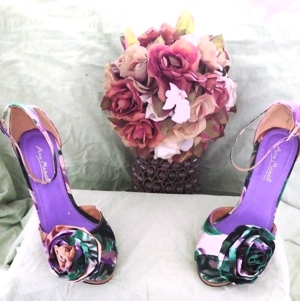 Women's Anne Michelle Sexy Beautiful Hills